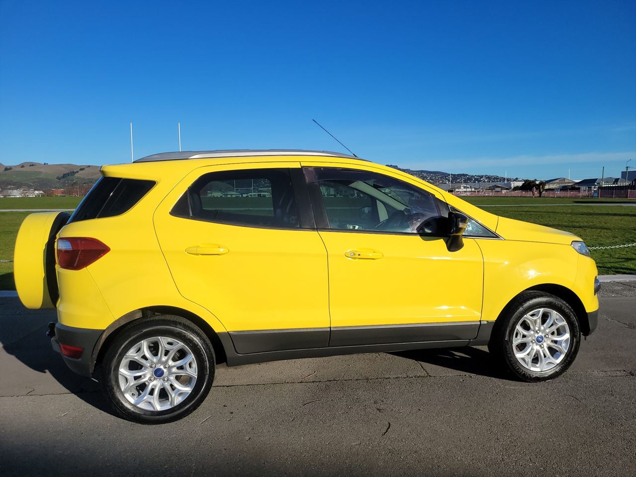 Vehicle image 4